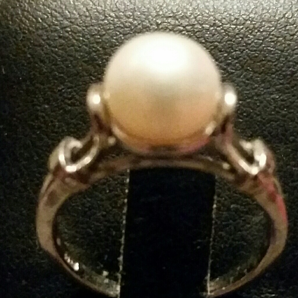 **LADIES FRESH WATER PEARL RING**(7) - Picture 2 of 3